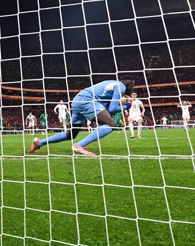 Édouard Mendy capte le penalty de Brahim Díaz